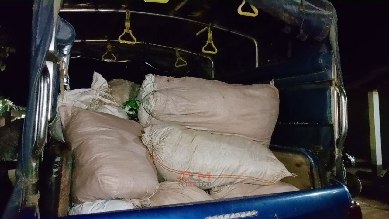 দুর্গাপুরে ভারতীয়   ফুচকা, সাবান ও অলিভ অয়েলসহ গ্রেফতার ১